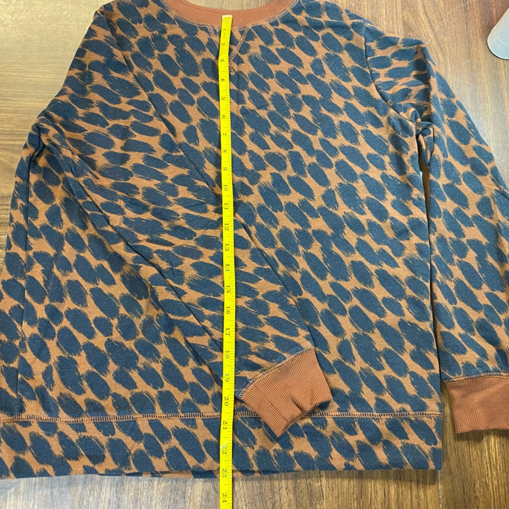 Stars above, women’s leopard print crew neck. Size S